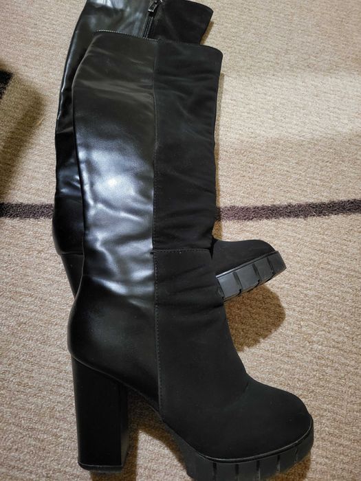 Дамски ботуши в черно