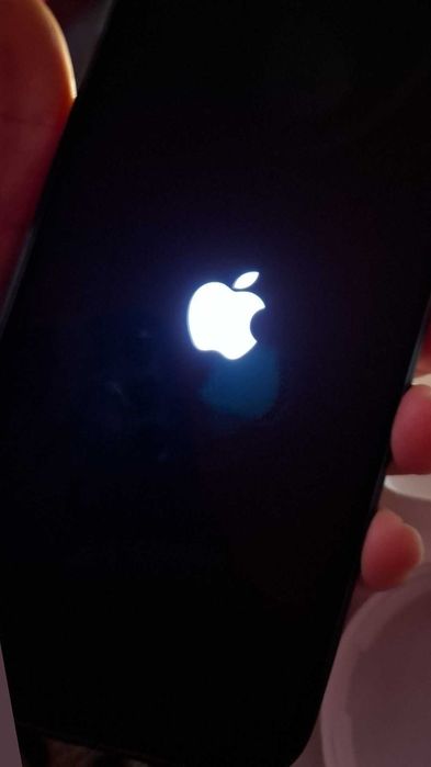 Продавам iPhone 13