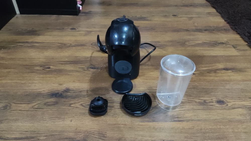 Кафемашина  с капсули Krups 
подходяща за система Dolce Gusto на части