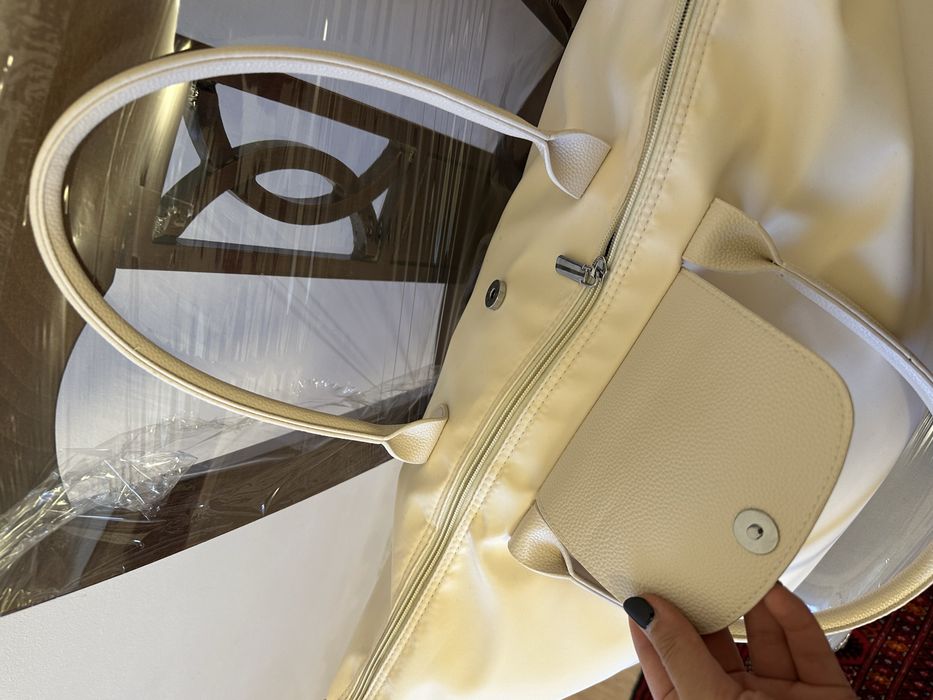 Продам белую сумку плащевка