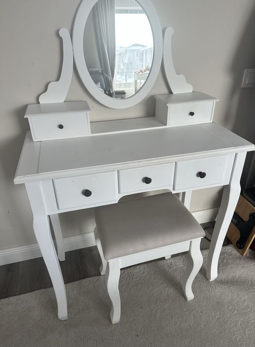 Masuta de toaleta cu oglinda