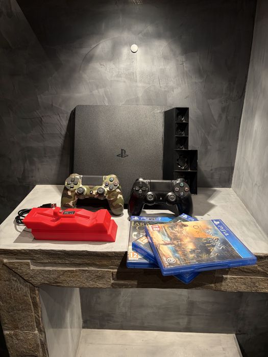 Ps4 Slim + 3 игри + охладителна система + зарядна станция