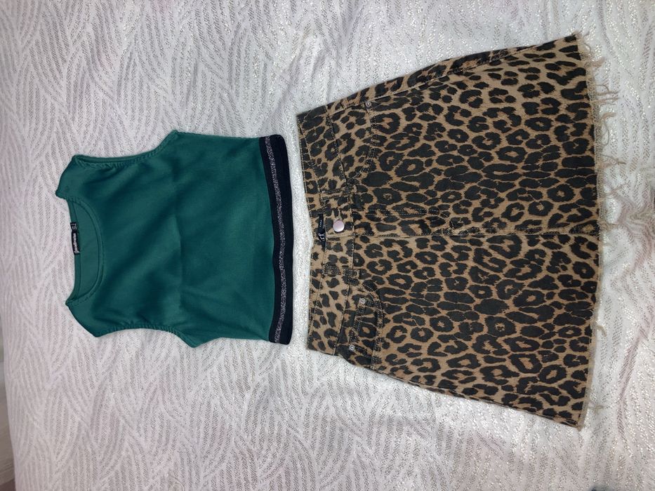 Тигрова пола Zara и топ Stradivarius