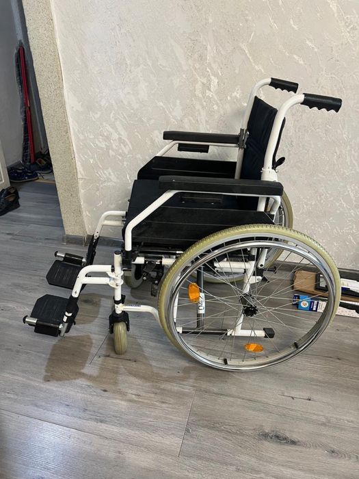 Продаю инвалидную коляску б/у