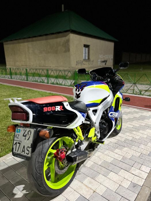 Мотоцикл 900 rr CBR