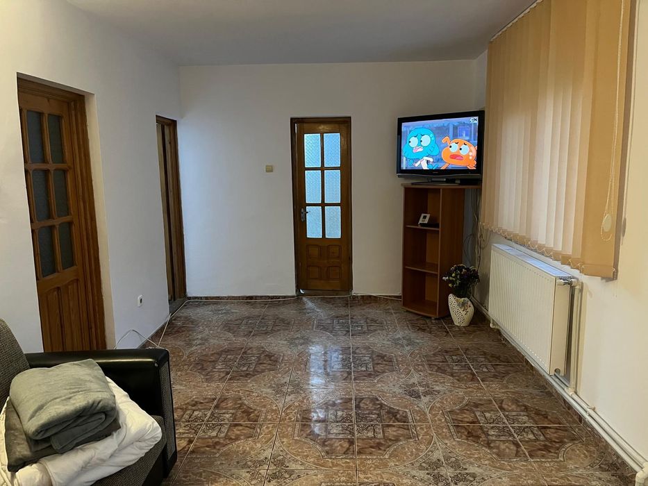 Închiriez parter casa pe termen lung