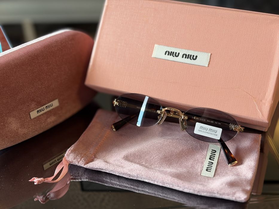 Ochelari de soare Miu Miu – eleganți și în stare foarte bună