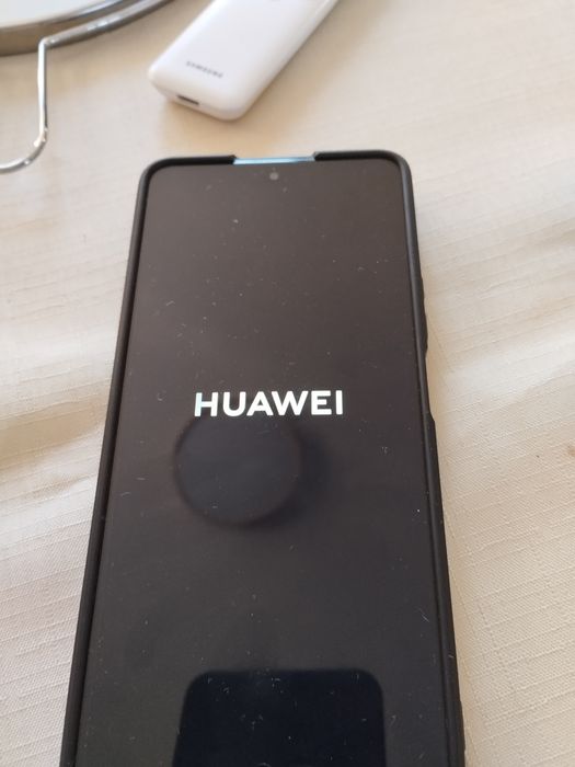 Продавам телефон Huawei  NOVA 9 SE