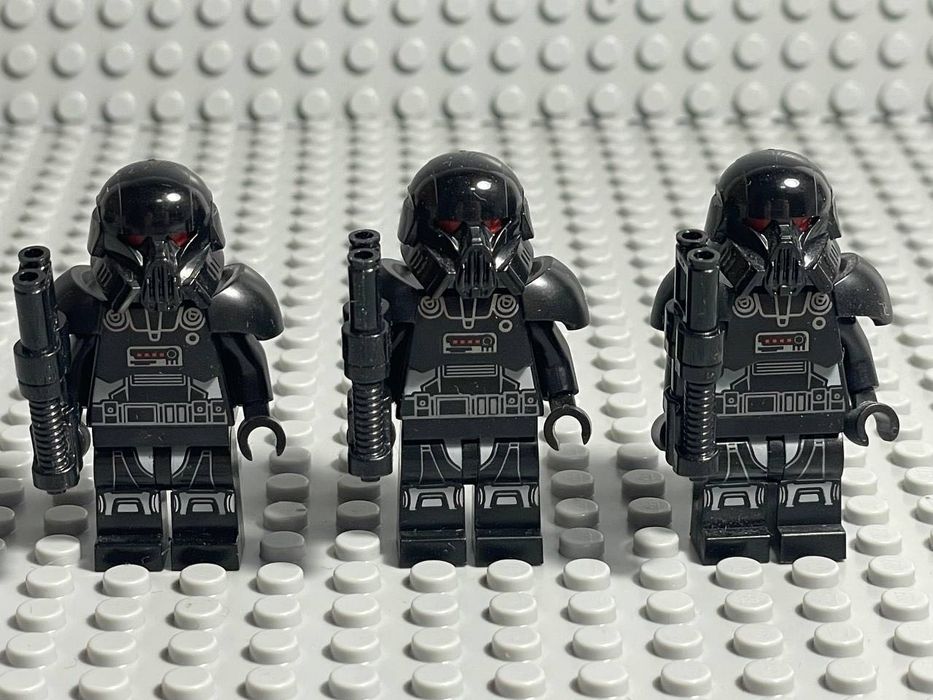 LEGO Star Wars 75324 death trooper attack