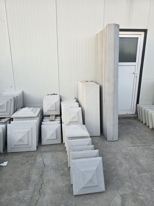 Capace/ pălării stâlpi