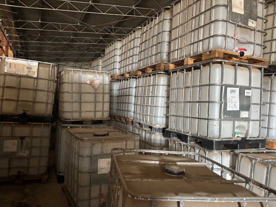 CUBURI IBC 1000 L (bazine plastic pe palet)