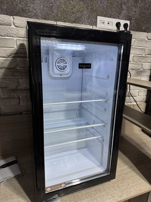 Витриный холодильник Aiwa