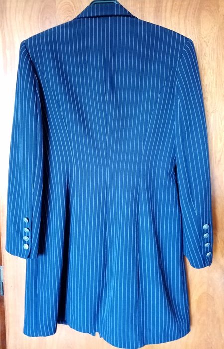 Дамски костюм с дълъг блейзър, елек и панталон