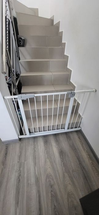Vand doua porti de protectie pentru copii, ideale pentru scari