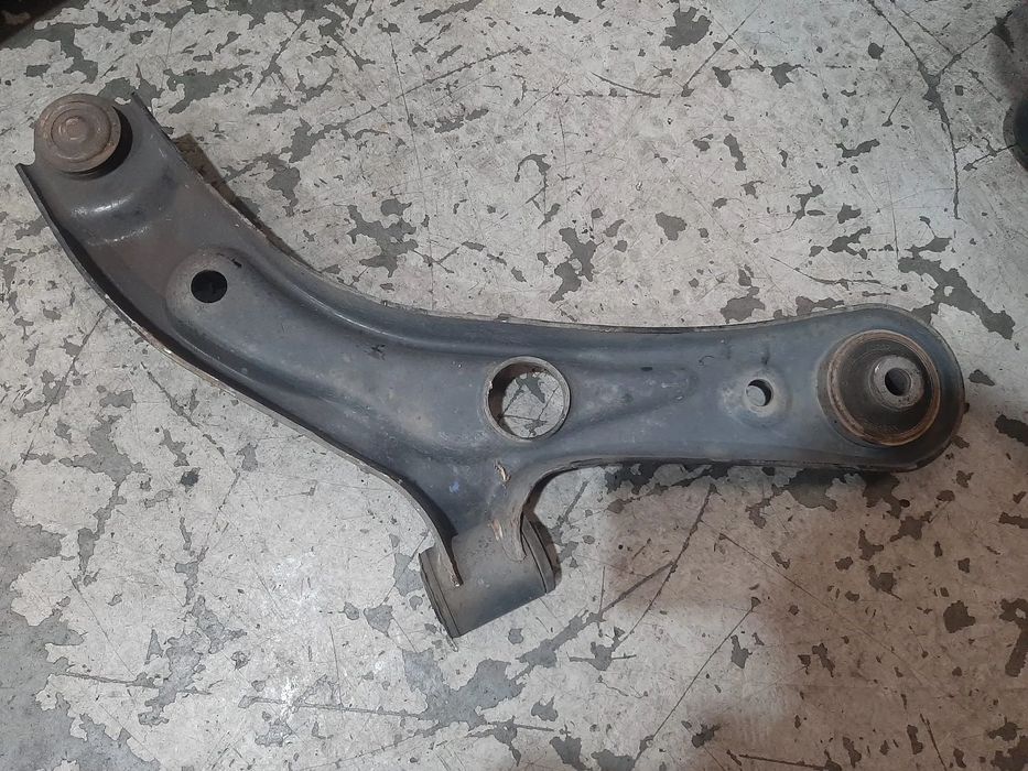 brat bascula stanga fata 1.2b suzuki splash  2009