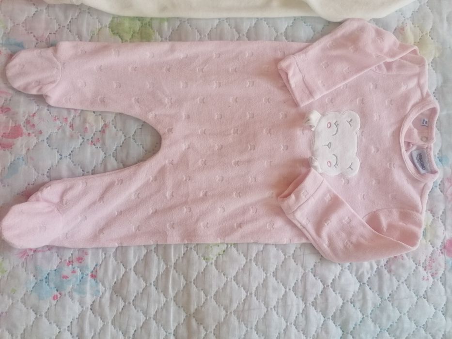 3 плюшени ромпъра Primigino, H&M.