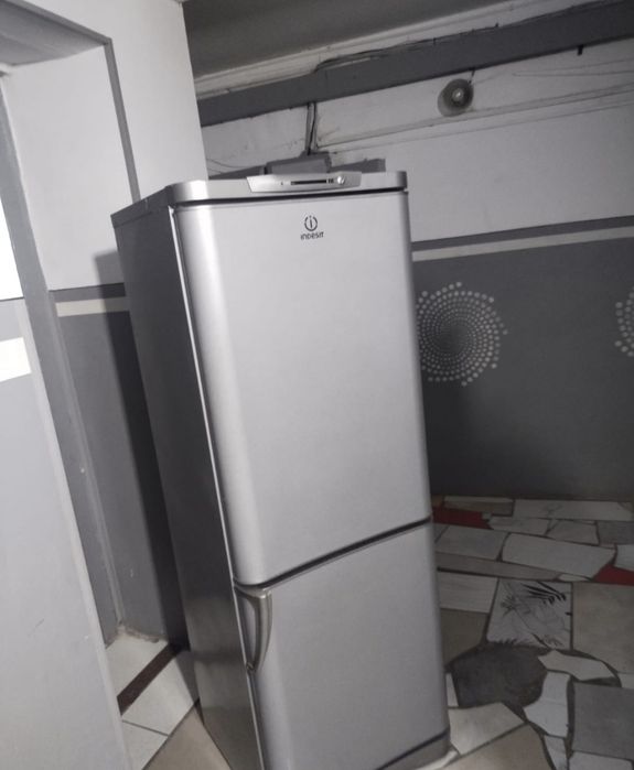 Холодильник indezit