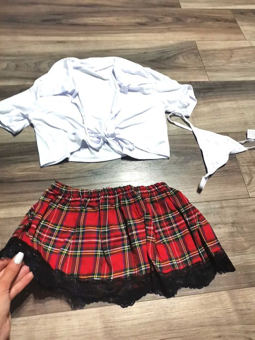 Секси костюм ученичка с прашки пола и риза  дамско бельо