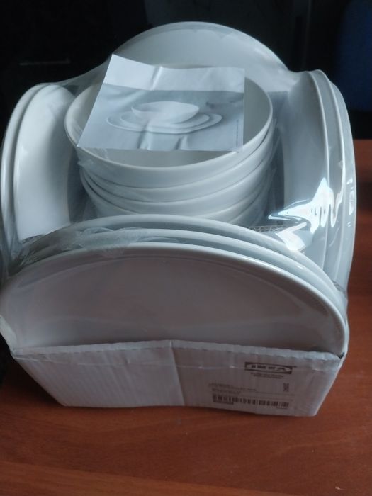 Набор тарелок продам.