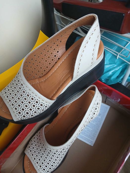 Sandale piele platformă,  sacou elegant alb