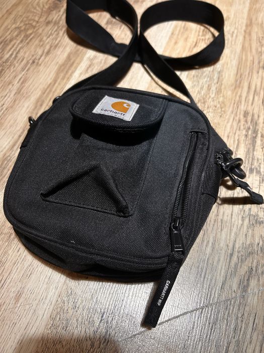 Чантичка Carhartt като нова