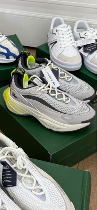 Продам женские кроссовки