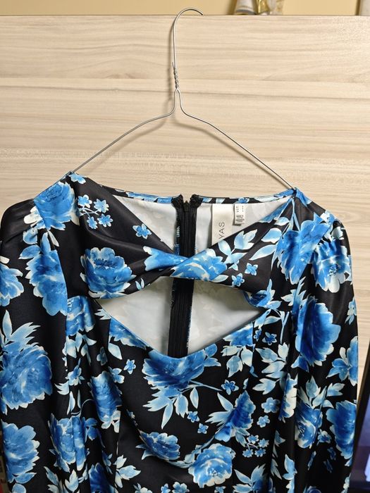 Ефектна рокля подходяща за предстоящите празници.