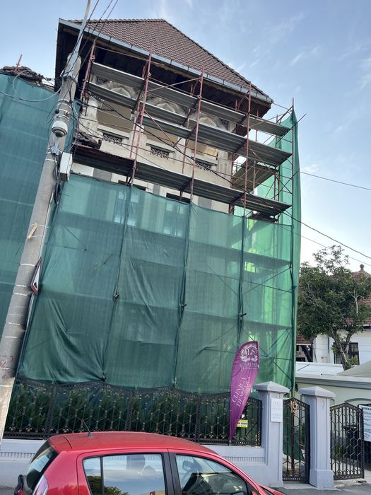 Închiriz schela si popii metalici