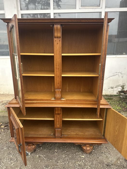 Масивен ретро шкаф/витрина