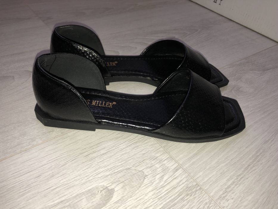 Новые. Стильные летние туфли.