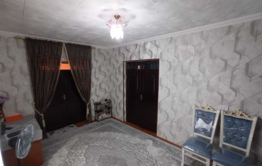 Srochna hovli sotiladi 8 xona