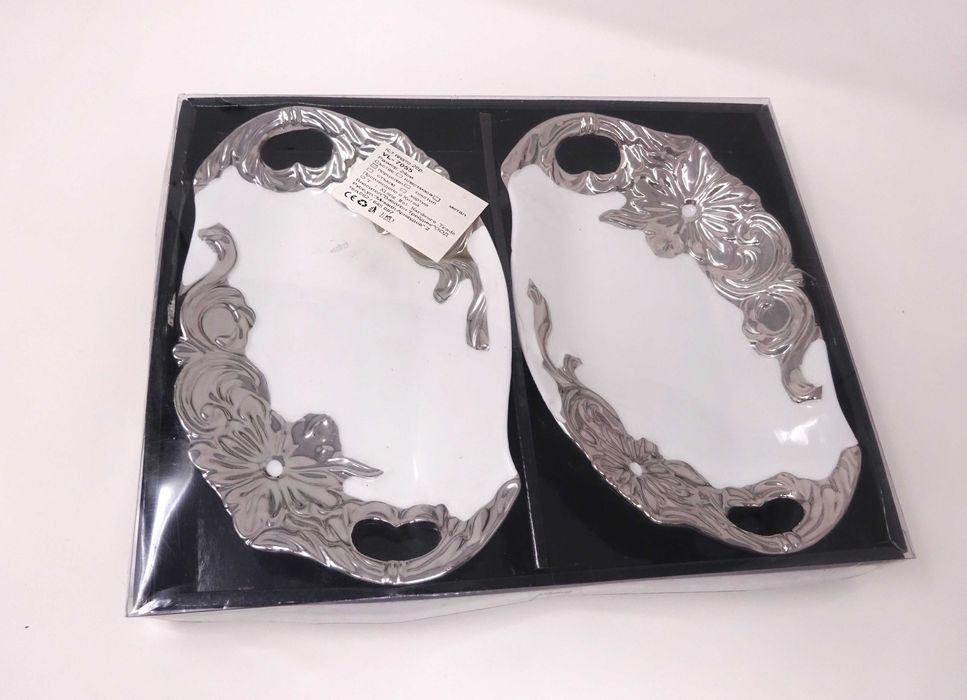 Комплект от 2 бр. нови, стилни порцеланови чинии с орнаменти