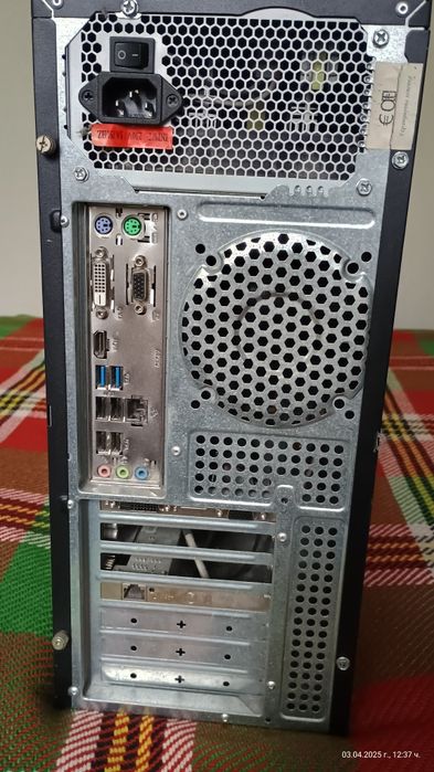 Продавам настолен компютър