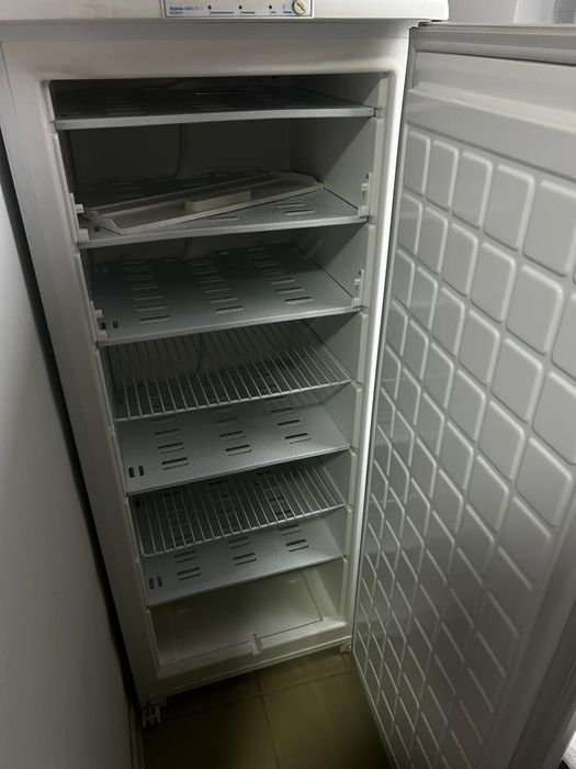 Морозильник Б/У  высота 1.20м