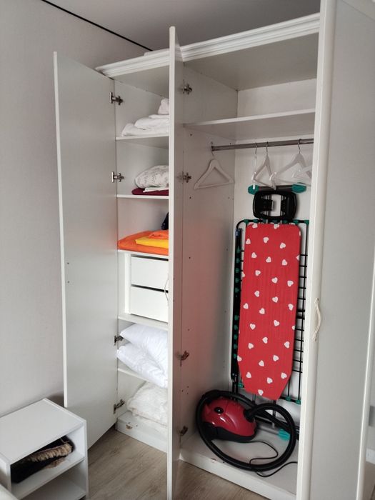 Шкаф в спальный срочно