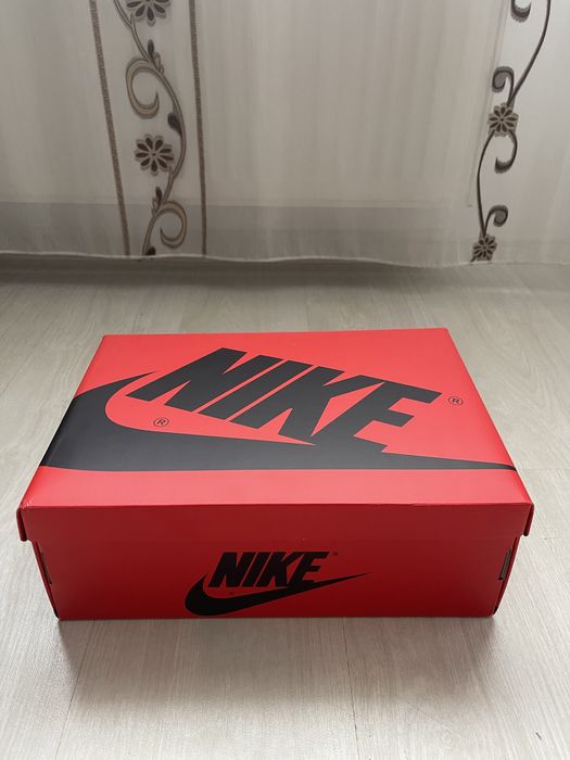 Jordan 1 OG Satin Bred
