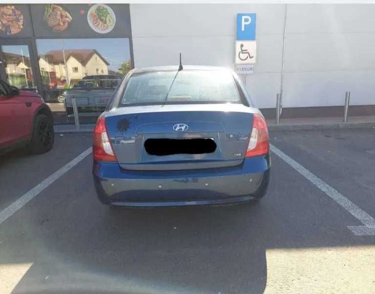 Hyundai Accent Albastru