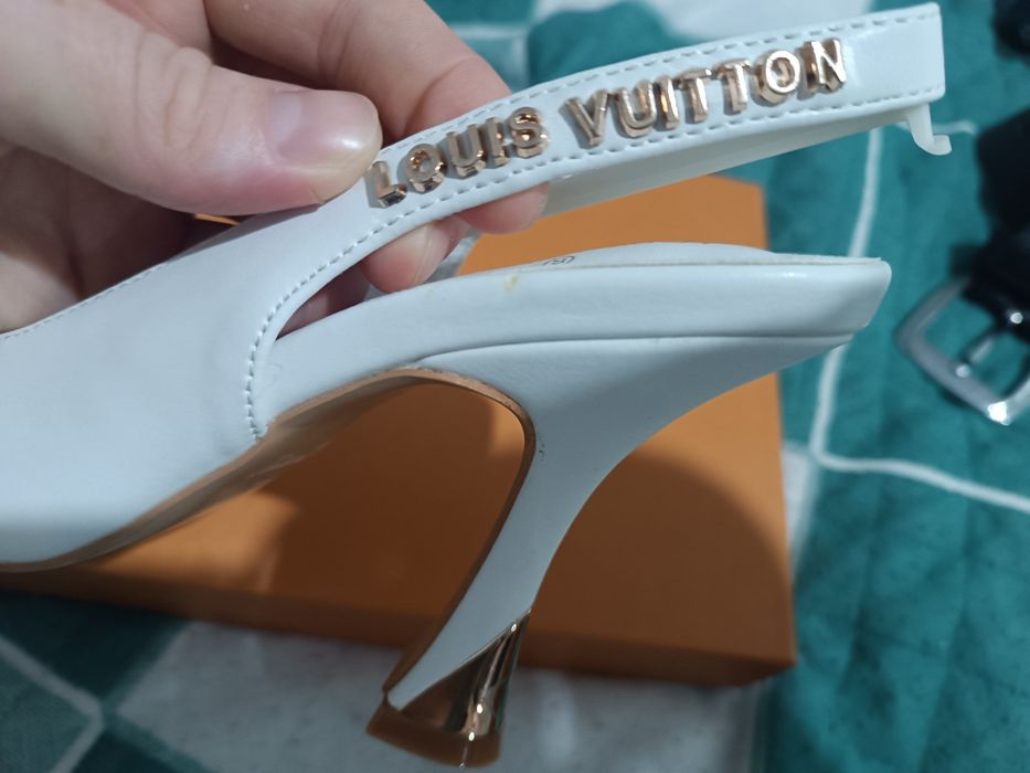 Новые туфли ни разу не одевала