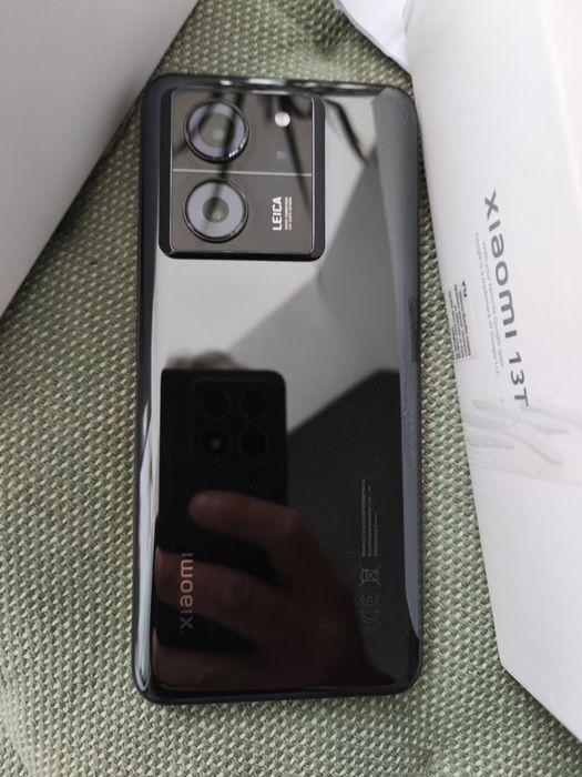 Xiaomi 13t cu cutie și încărcător 67W