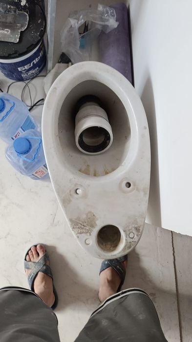 Унитаз около Барыс арена