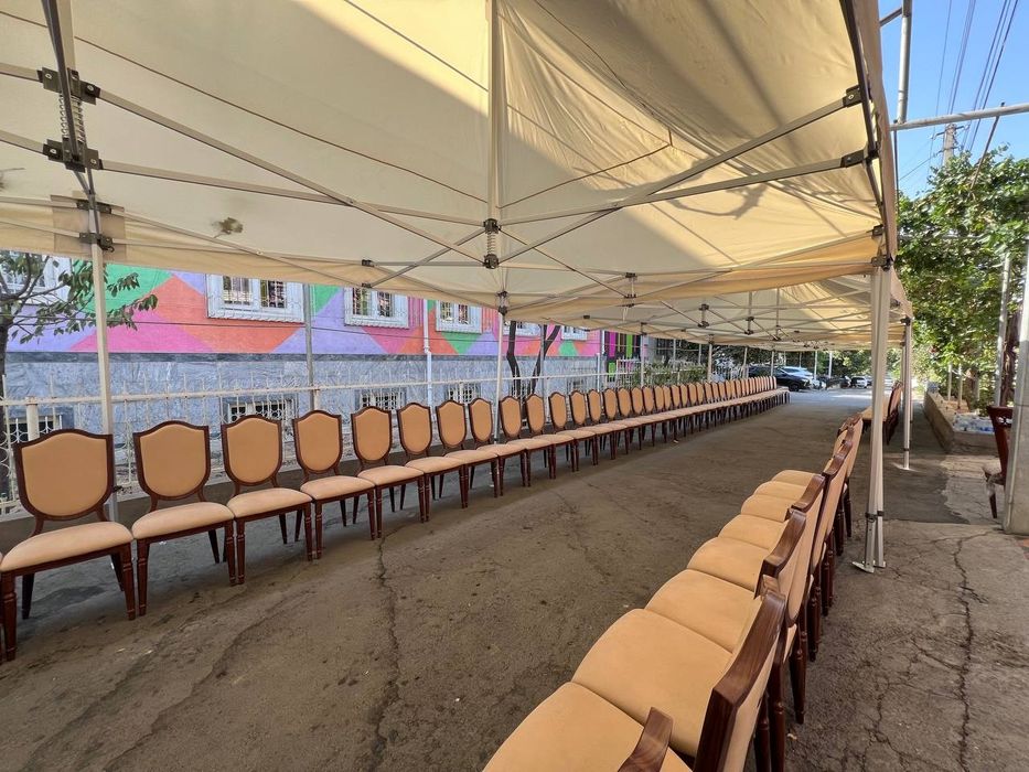 Аренда навесов шатров  столов  стульев  посуды