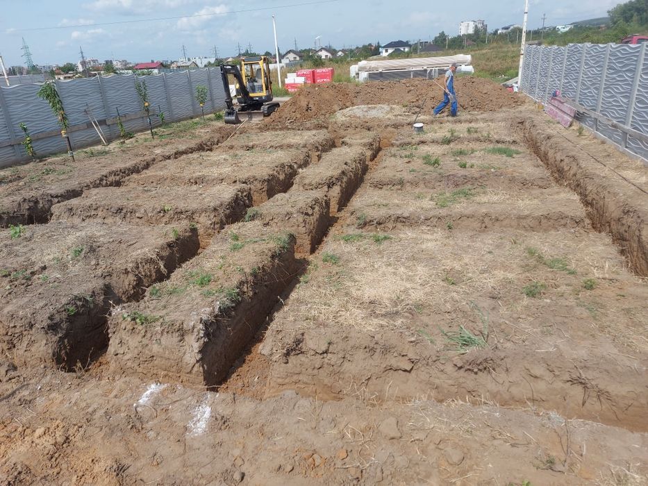 MINIEXCAVATOARE de închiriat mini buldo excavator 2/4 tone