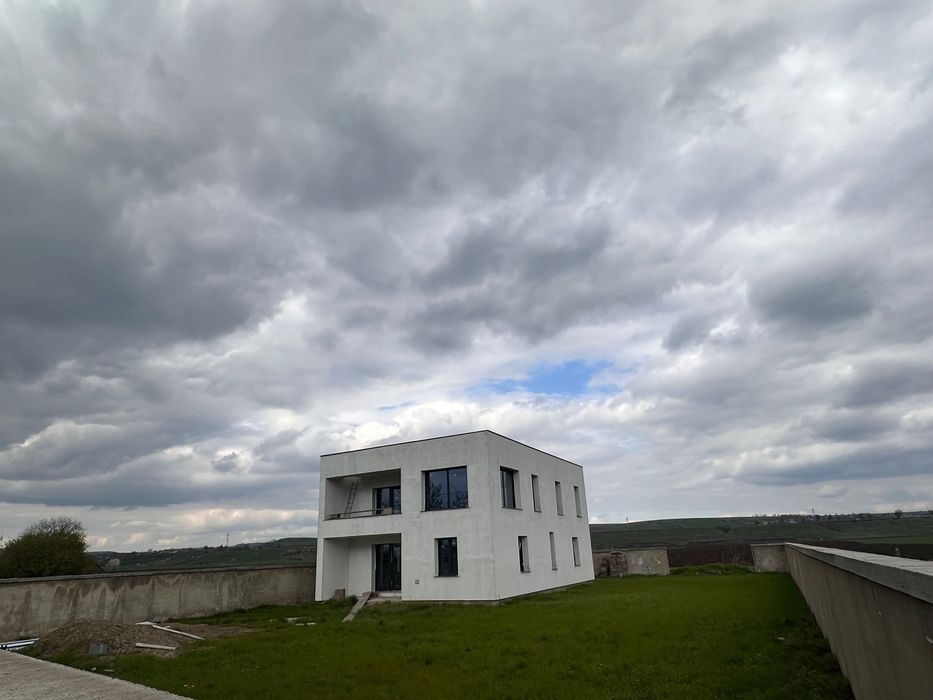 PROPRIETATE DE INVESTIȚIE CASA+ 2 Ha de teren deschidere 60metri la drum