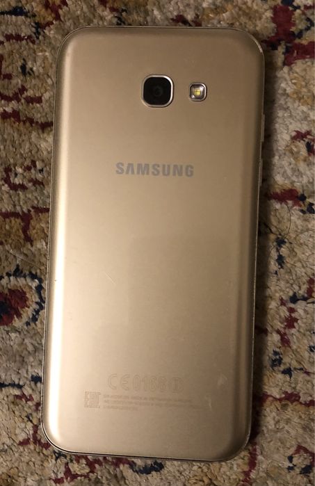 Продам самсунг A520F.