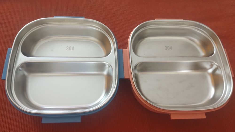 2 броя Термо кутии за храна с отделения и прибори