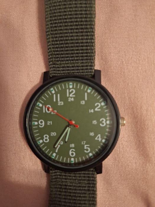Спортен зелен кварцов часовник