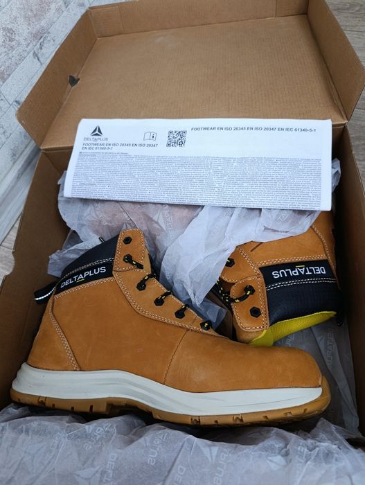 Спец обувь Delta plus ( Новые ) 44 размер.