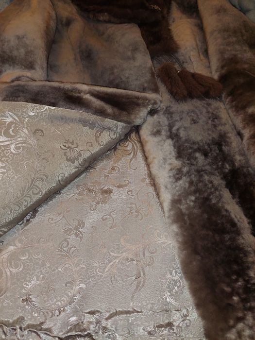 Продам натуральную шубу