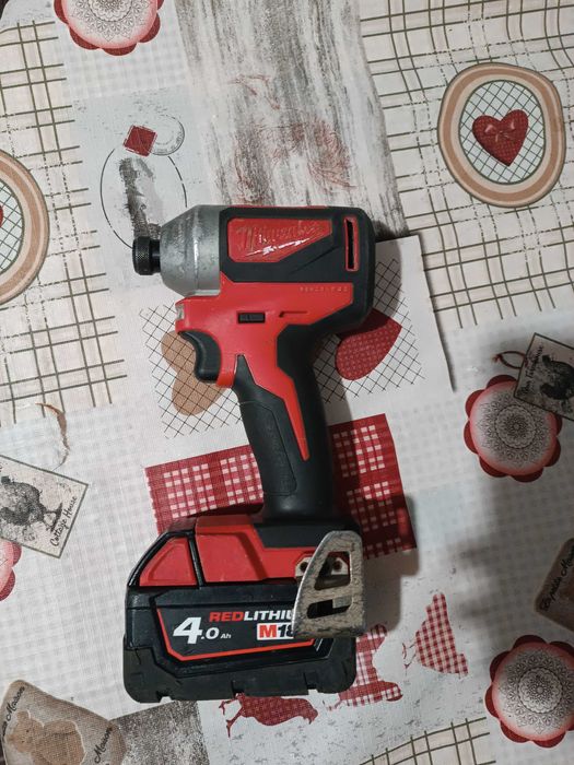 Комплект винтоверти Milwaukee CBLID и CBLPD