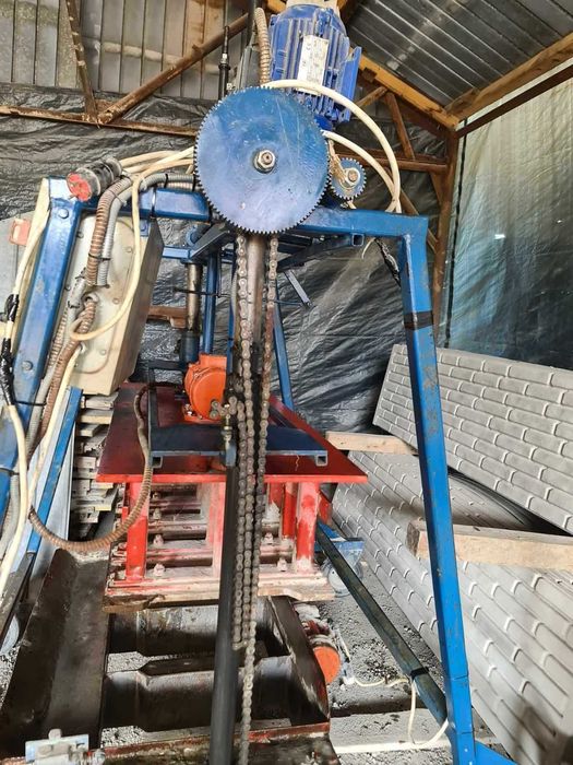Presa-Vibropresa Capace rigole carosabile, boltari, variante cu rulota sau atv